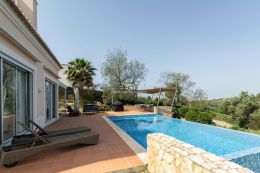 Elegant villa with pool on five star Golf Resort sold fully furnished near Carvoeiro