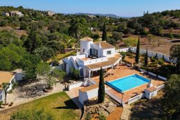 Beautiful villa with pool and very nice garden and far reaching views near Loule