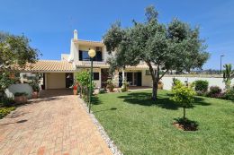 Attractive villa in quiet residential area of Albufeira in walking distance to the beach
