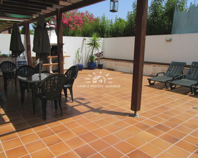 Sehr attraktive 3 SZ Wohnung in Cabanas de Tavira mit Garten und Gemeinschaftspool