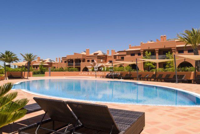 Modern apartment with pool on beautiful resort in Alcantarilha Modern apartment with pool on beautiful resort in Alcantarilha