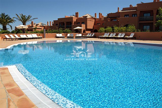 Modern duplex apartment with roof terrace and pool in Alcantarilha Modern duplex apartment with roof terrace and pool in Alcantarilha
