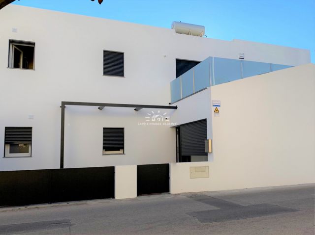 Newly built 3 bedroom townhouse with sunny terrace near Cabanas de Tavira