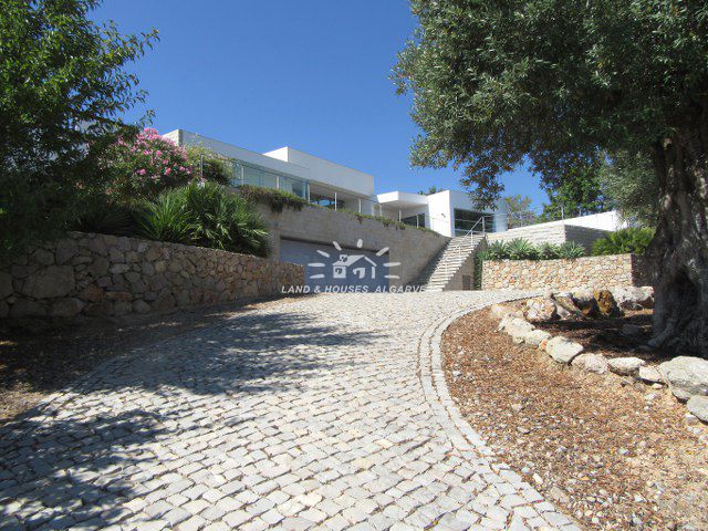 High quality contemporary villa with pool and fabulous sea view near Tavira