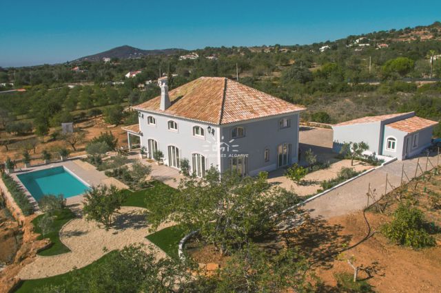 Beautiful villa with pool in peaceful location near Estoi Beautiful villa with pool in peaceful location near Estoi