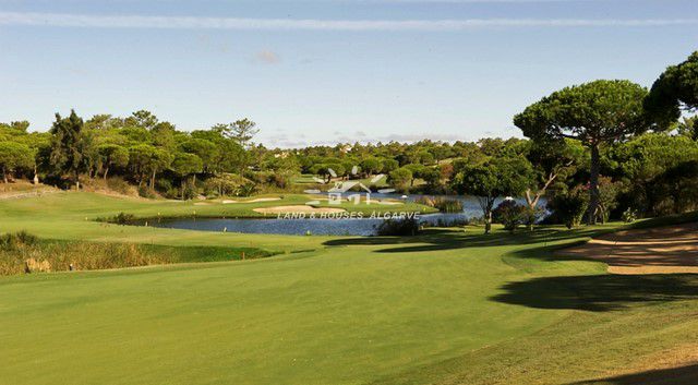Building plot for villa on awe-inspiring position overlooking golf course in Quinta do Lago Building plot for villa on awe-inspiring position overlooking golf course in Quinta do Lago