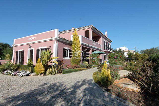 Villa mit Pool und Meerblick nahe Almancil