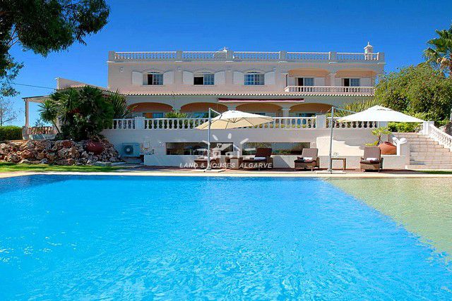 Villa with pool and horse stables on unique estate near Luz de Tavira Villa with pool and horse stables on unique estate near Luz de Tavira