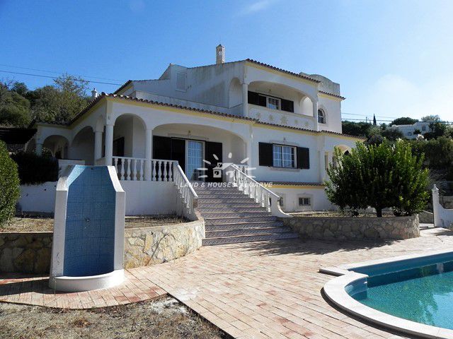 4 bedroom villa with pool and sea view near Loule 4 bedroom villa with pool and sea view near Loule