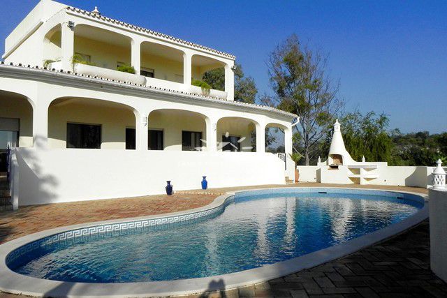 Ländliche Villa mit Pool und wunderschönen Blick nahe Loule