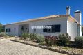 Moradia térrea V3 espaçosa situada num amplo terreno privado perto de Loulé