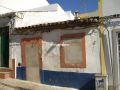 Pequena casa tradicional para reconstruir no centro de Tavira