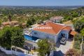 Moradia T4 com vista mar, piscina e terreno para construção independente perto de Loulé