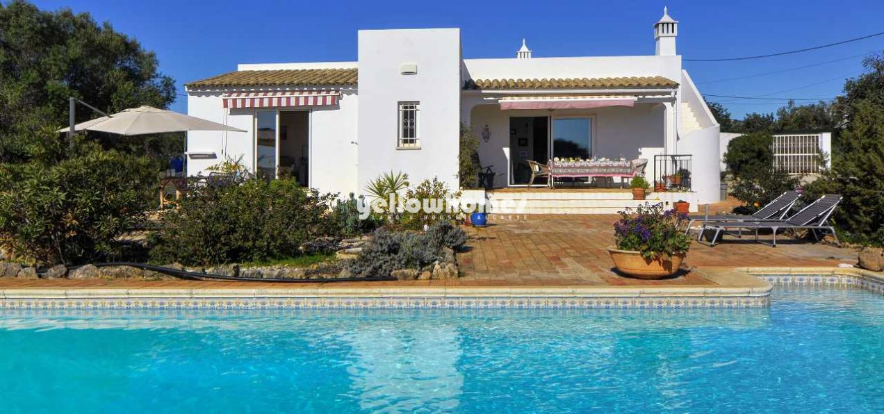 Charmante Bungalow-Villa mit Pool, Dachterrasse und Privatsphäre...