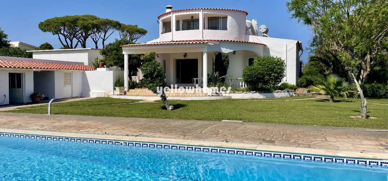 Gepflegte 3-SZ Villa mit beheiztem Pool und Gäste-Studio nahe...