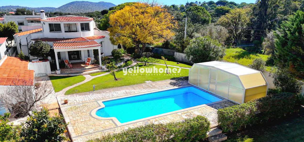 Gepflegte 3-SZ Villa mit beheiztem Pool und Gäste-Studio nahe...