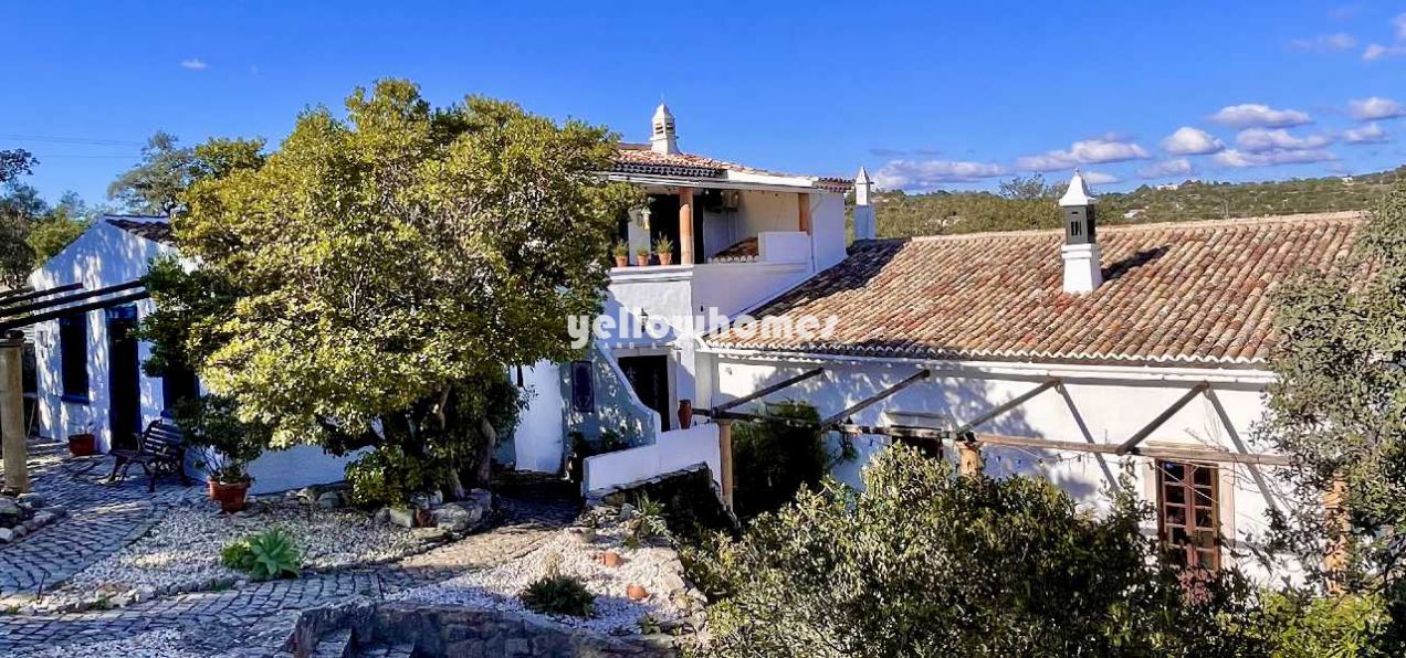 Beautiful Quinta style property with 4 bedrooms...