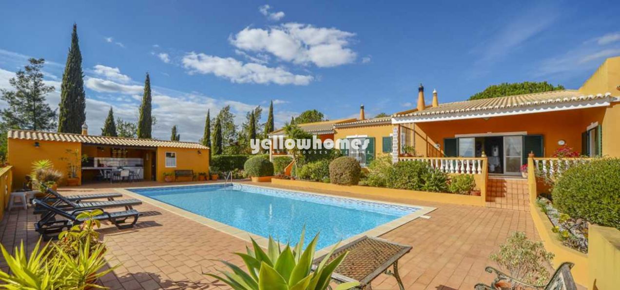 Well maintained, spacious Villa with stunning...