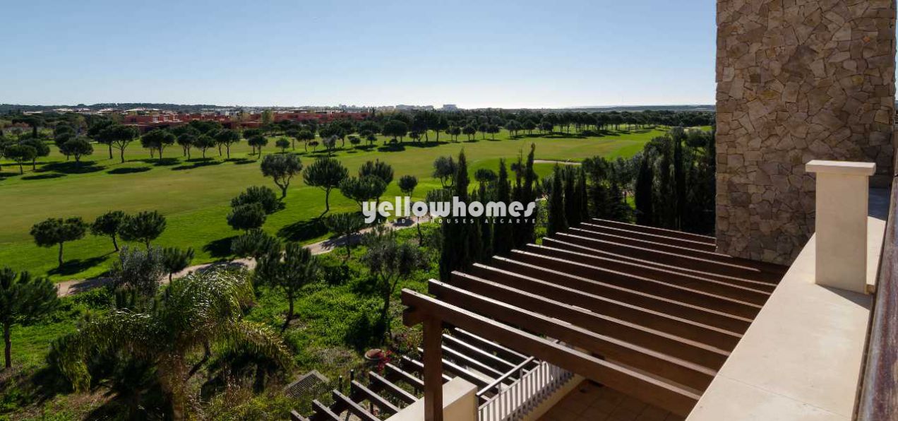 Bonita moradia geminada V3 com vista mar em Vilamoura