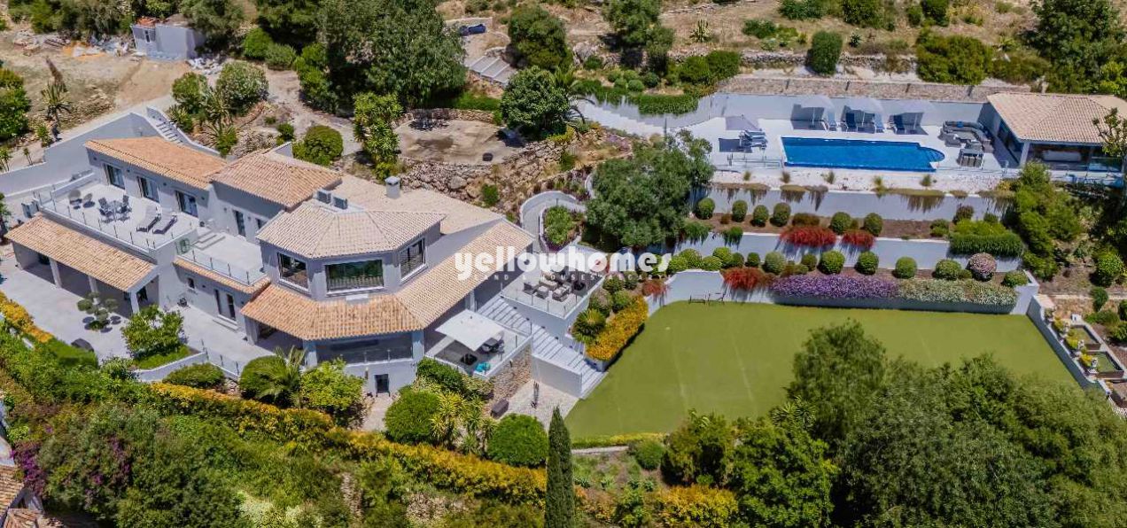 Um Novo Marco de Luxo com Vista para a Costa do...