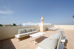 Spacious 3 bed penthouse apartment with stunning...