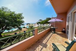 2-bed apartment with sea view and communal pool...