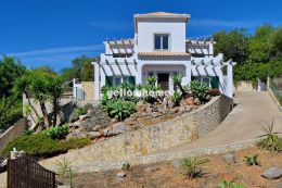 Well-presented 4 bed villa with pool and lovely views...