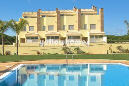 Moradia em banda junto ao campo de golfe em Vilamoura