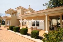 Spacious 4-bedroom villa with magnificent views