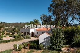 Bonita quinta localizada num grande terreno perto de Loule