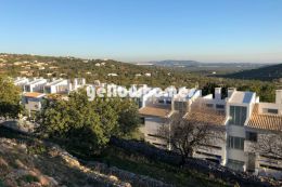 Spacious and modern townhouse with sea views near...