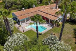 Einzigartige Bungalow-Villa mit Pool und Garage bei Alvor, Portimão