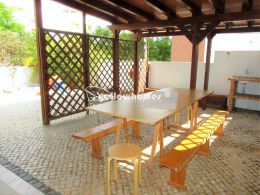 End of terrace 3-bed ground floor apartment in...