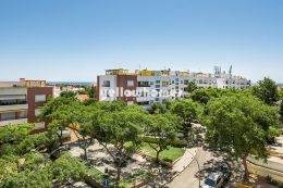 Well presented 2-bed apartment with nice views in Tavira