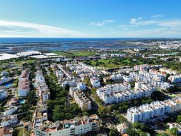 Modernes 2-SZ Apartment mit Meerblick und privater Dachterrasse in Tavira