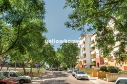 Moderne 2-SZ Wohnung im obersten Stockwerk mit großer privater Dachterrasse in Tavira