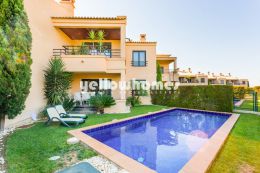 Modern 2 bed apartment with private swimming pool...