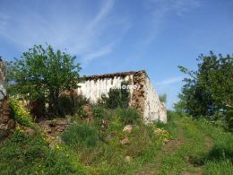 Nice plot with big ruin and wide country views