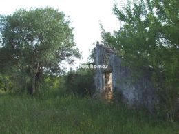 Attractive plot with big ruin and nice country views