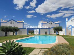 Well presented 2-bed townhouse with communal pool in Tavira