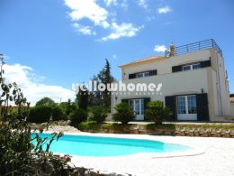 Good quality three bedroom villa with great sea...