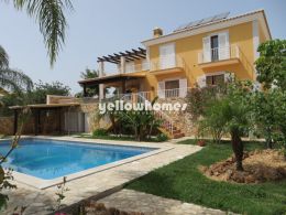 Schöne 4-SZ Villa  in einer etablierten Wohngegend...