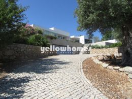 Contemporary Villa on a large plot with 180 degree...