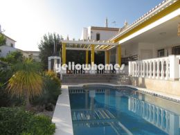 Bonita moradia V3 com vista desafogada perto de Castro Marim