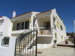 Well presented 3-bed semi detached villa only five...