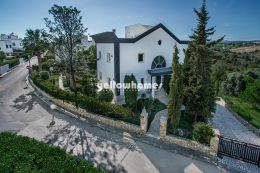 Luxurious 3-bed villa with private pool close to...