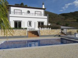 Fantastic 4-bed villa with private pool and coutry...