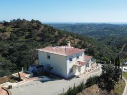 Modern 3-bed villa with panoramic views near Santa...