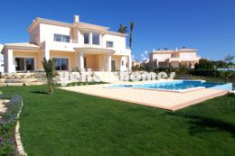 Luxuriöse 4-Schlafzimmer Villa im mediteranen Stil...