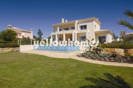 Luxuriöse 4 Schlafzimmer Villa mit Pool in Carvoeiro